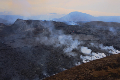 Volcan du Geldingadalir et champs de lave refroidis - 1mn 00s